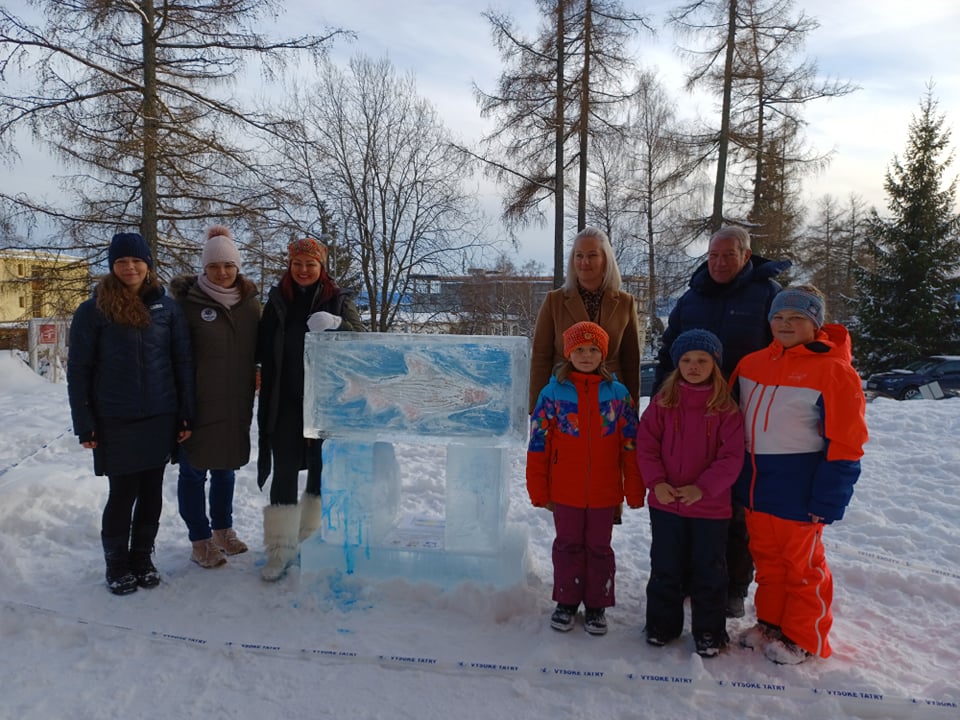 Vysoké Tatry skrášlia túto zimu ďalšie originálne ľadové diela, na ktorých príprave sa podieľajú aj tatranské deti