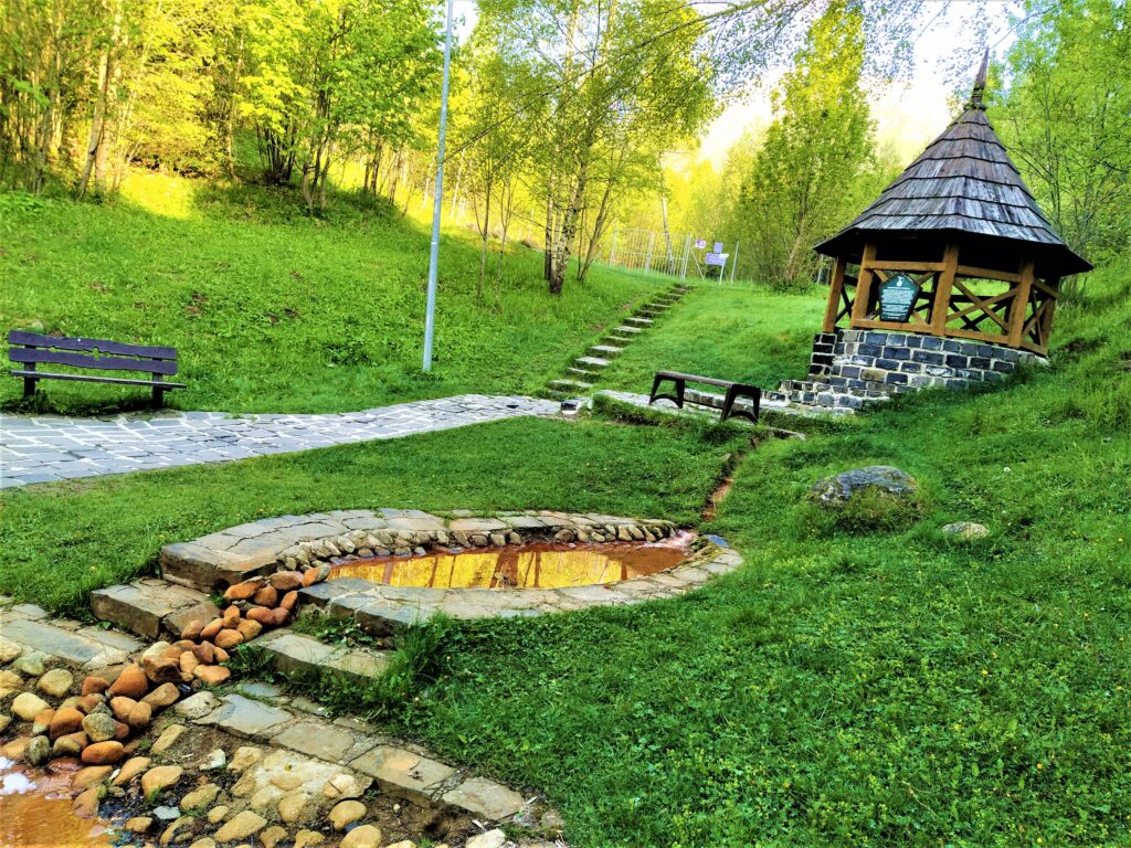 Nenáročný okruh ku Kyselke a na Peknú vyhliadku