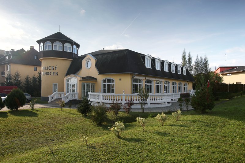 Hotel Velický zámoček_exteriér
