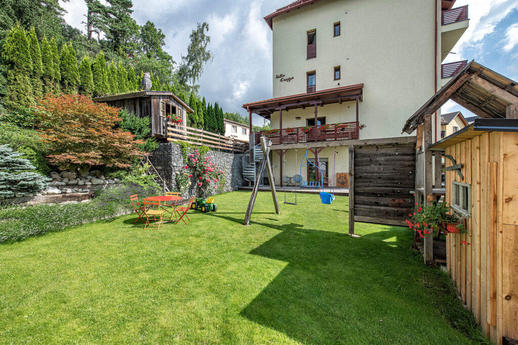 Krejza Villa ***