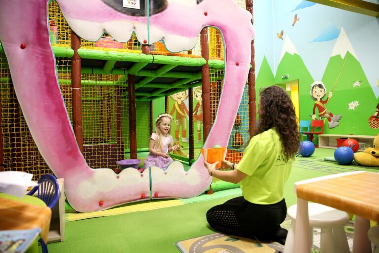 Mini Me - Atrium Hotel